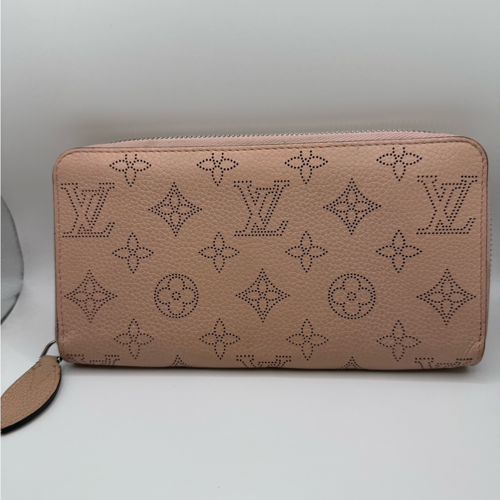 Louis Vuitton Mahina Wallet Zippy Wallet dust bag and box included